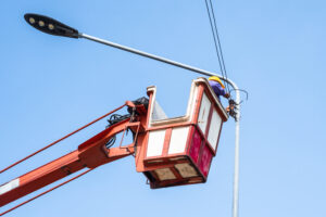 sepetli vinç ile elektrik işleri görseli
